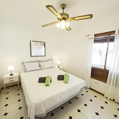 Magica 7 Minutes Walk To Center With Pool And A/c *