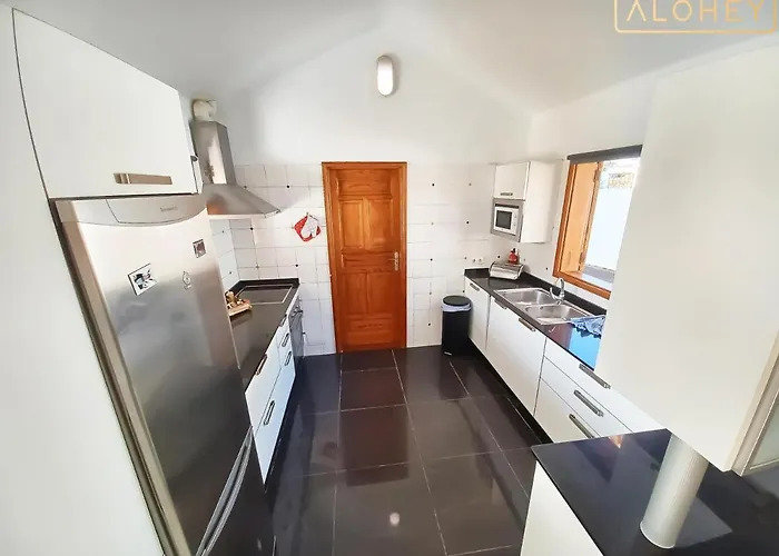 Magica 7 Minutes Walk To Center With Pool And A/c Βίλα