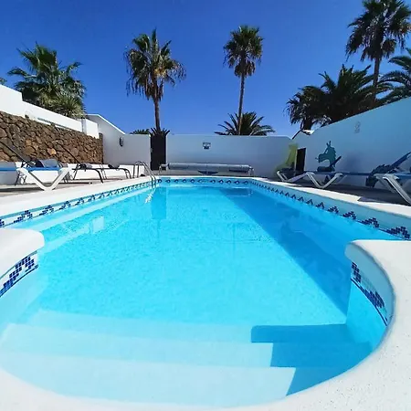Magica 7 Minutes Walk To Center With Pool And A/c Vila *