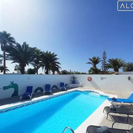 Вілла Magica 7 Minutes Walk To Center With Pool And A/c