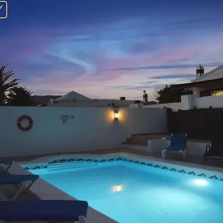 Magica 7 Minutes Walk To Center With Pool And A/c Villa