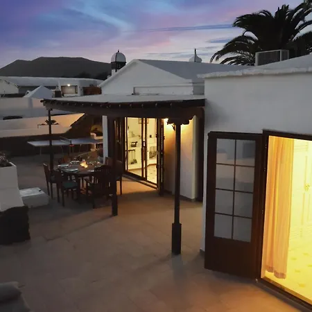 Вілла Magica 7 Minutes Walk To Center With Pool And A/c Плайя-Бланка