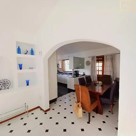 Villa Magica 7 Minutes Walk To Center With Pool And A/c
