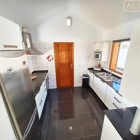 Magica 7 Minutes Walk To Center With Pool And A/c Villa