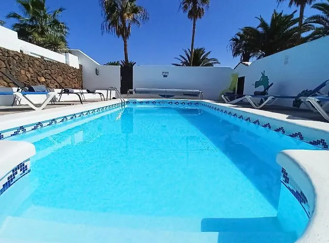 Magica 7 Minutes Walk To Center With Pool And A/c Villa *