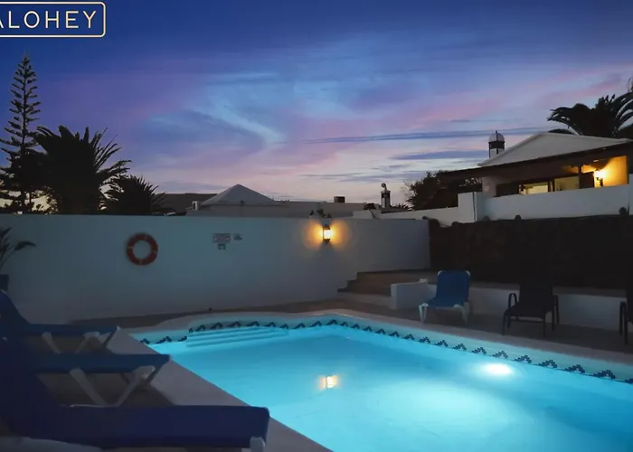 Magica 7 Minutes Walk To Center With Pool And A/c Villa