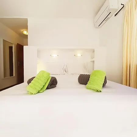 Magica 7 Minutes Walk To Center With Pool And A/c 别墅 普拉亚布兰卡