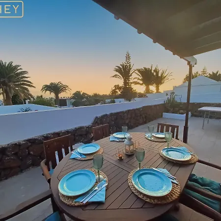 Villa Magica 7 Minutes Walk To Center With Pool And A/c Playa Blanca (Lanzarote)