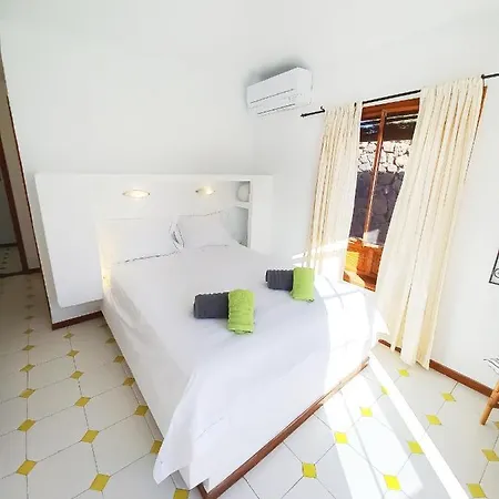 别墅 Magica 7 Minutes Walk To Center With Pool And A/c *