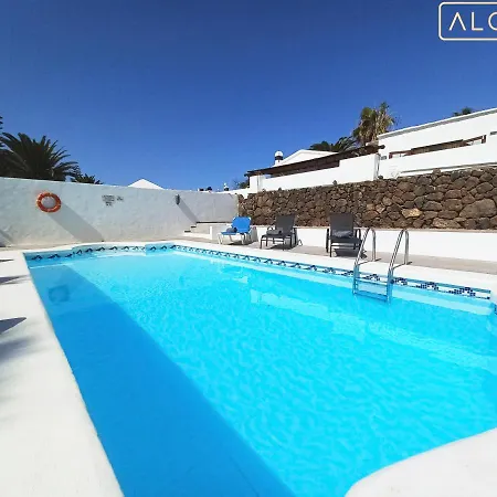 别墅 Magica 7 Minutes Walk To Center With Pool And A/c