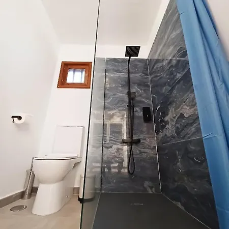 Magica 7 Minutes Walk To Center With Pool And A/c 别墅
